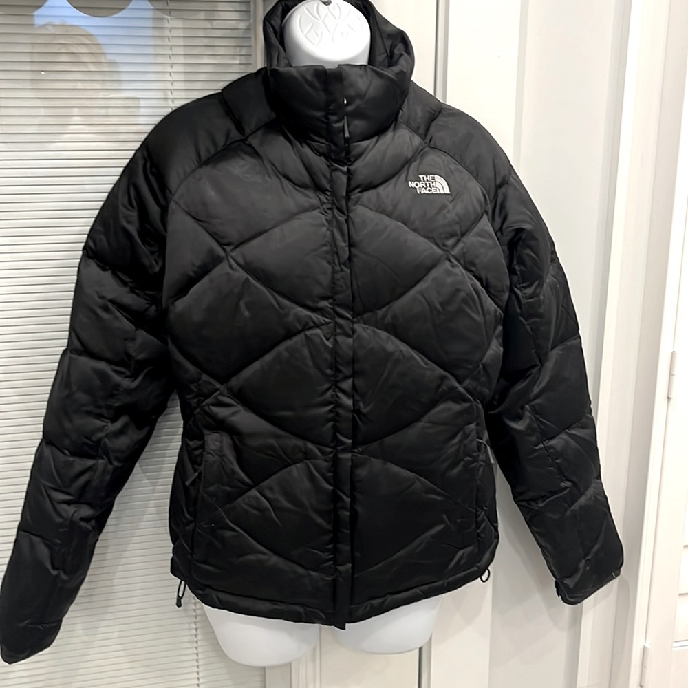 Women’s size Medium North Face 550 Puffer jacket excellent condition!